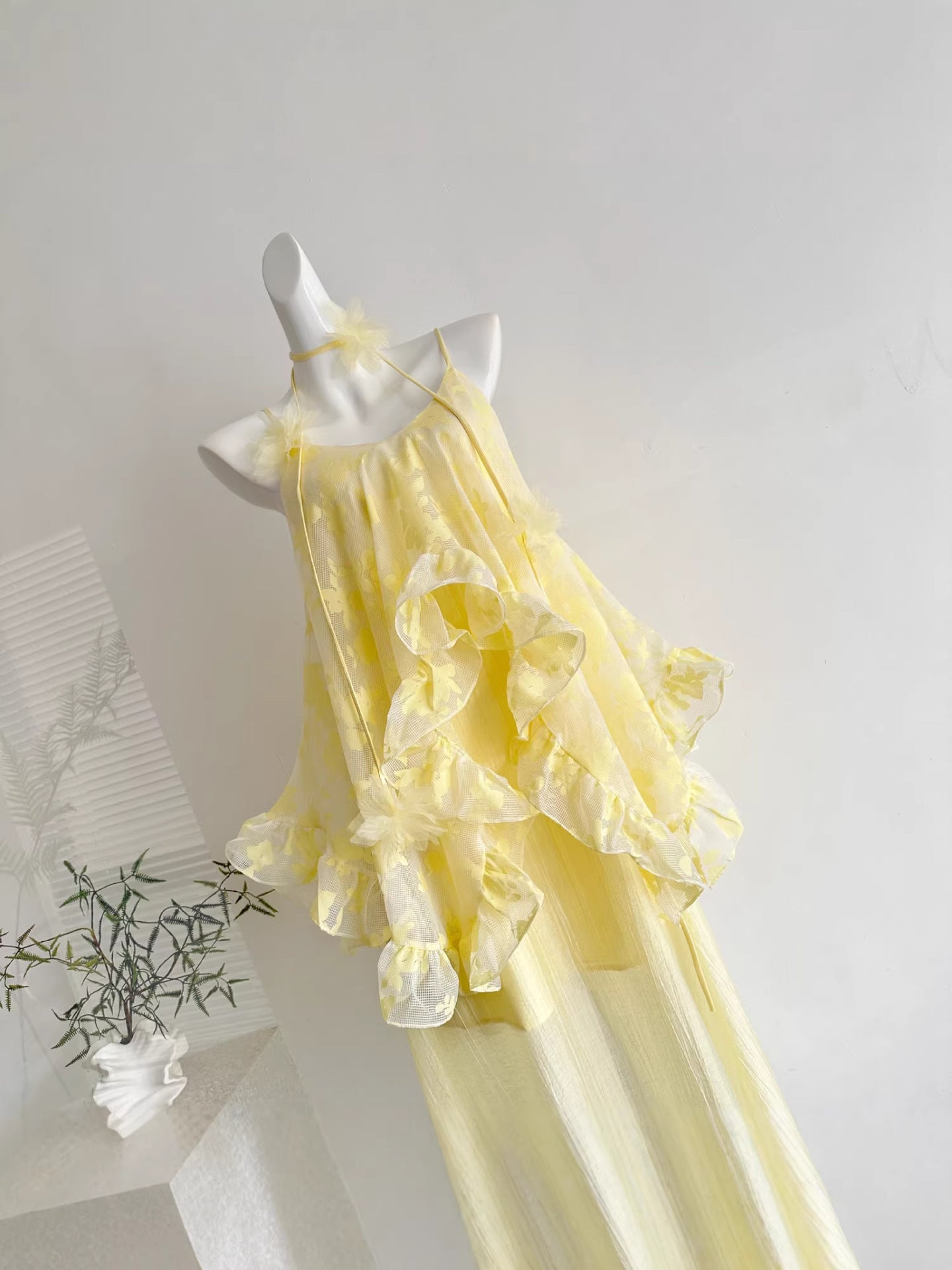 "Xinxing" French-Style Moonlight Spaghetti Strap Dress with Fairy-Like Ruffles and a Faux Two-Piece Design for Vacation