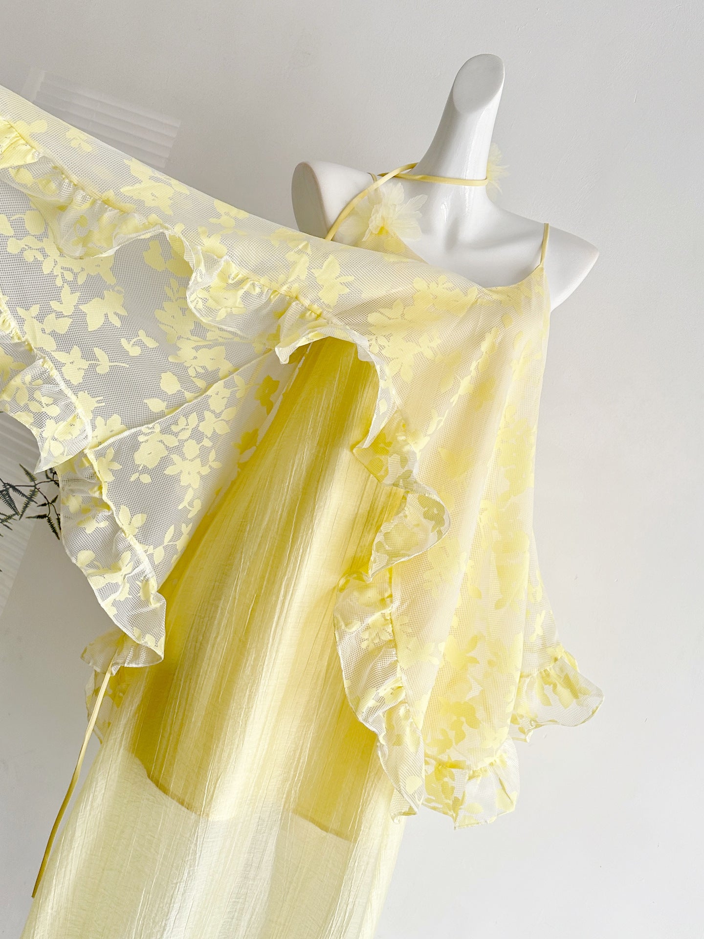 "Xinxing" French-Style Moonlight Spaghetti Strap Dress with Fairy-Like Ruffles and a Faux Two-Piece Design for Vacation