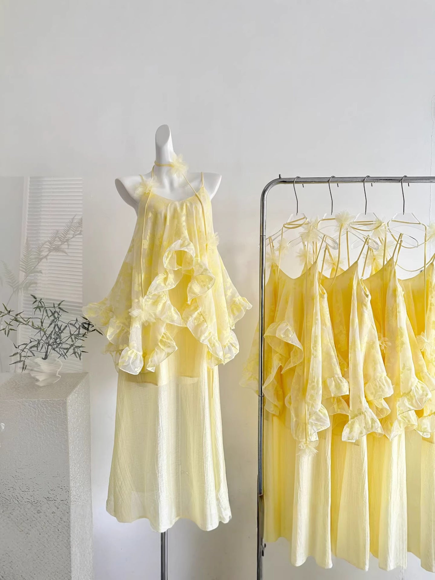 "Xinxing" French-Style Moonlight Spaghetti Strap Dress with Fairy-Like Ruffles and a Faux Two-Piece Design for Vacation