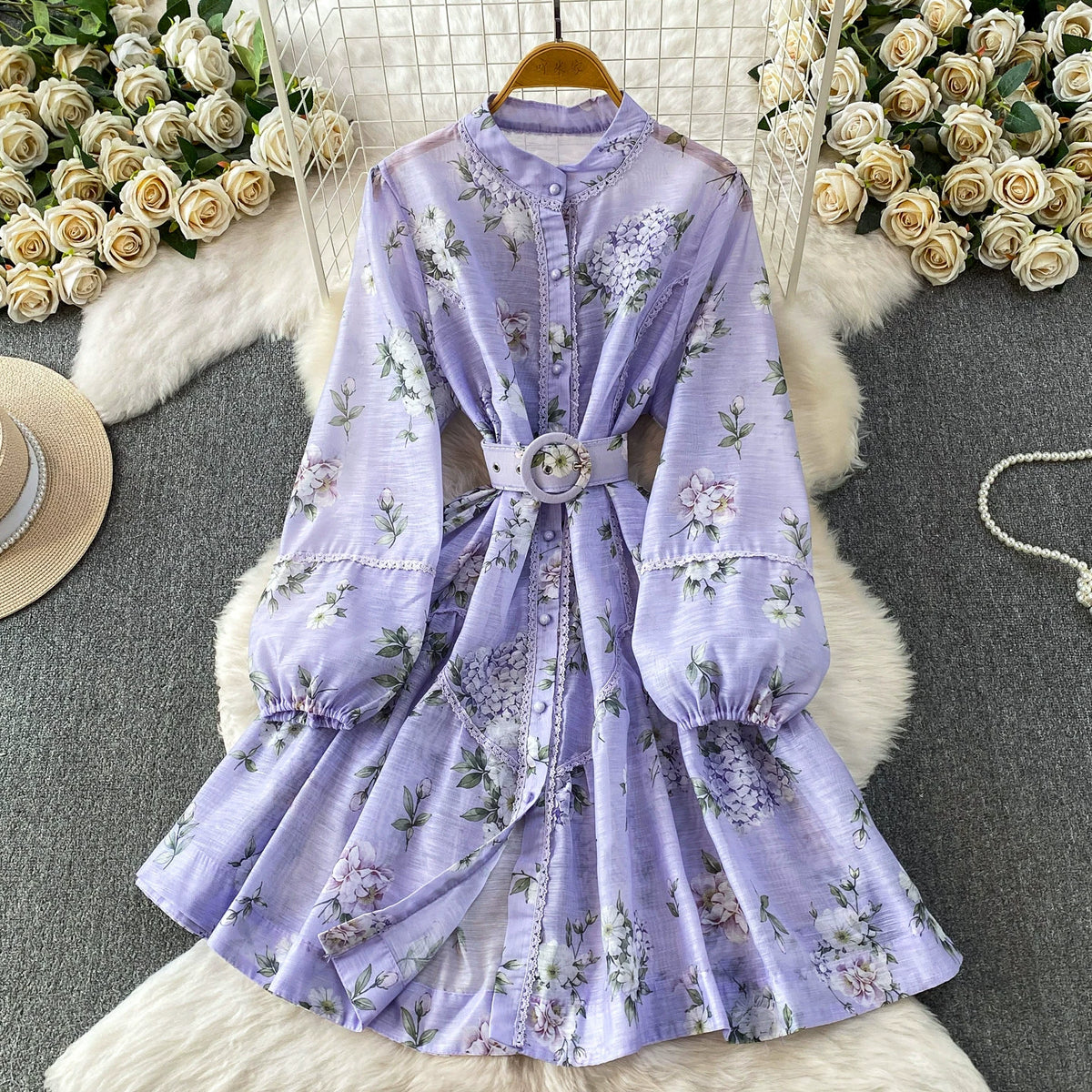 Resort-style niche ultra-feminine lace-trimmed printed stand-collar dress for women, spring and autumn, with pearl buttons, waist-cinching, slimming shirt dress