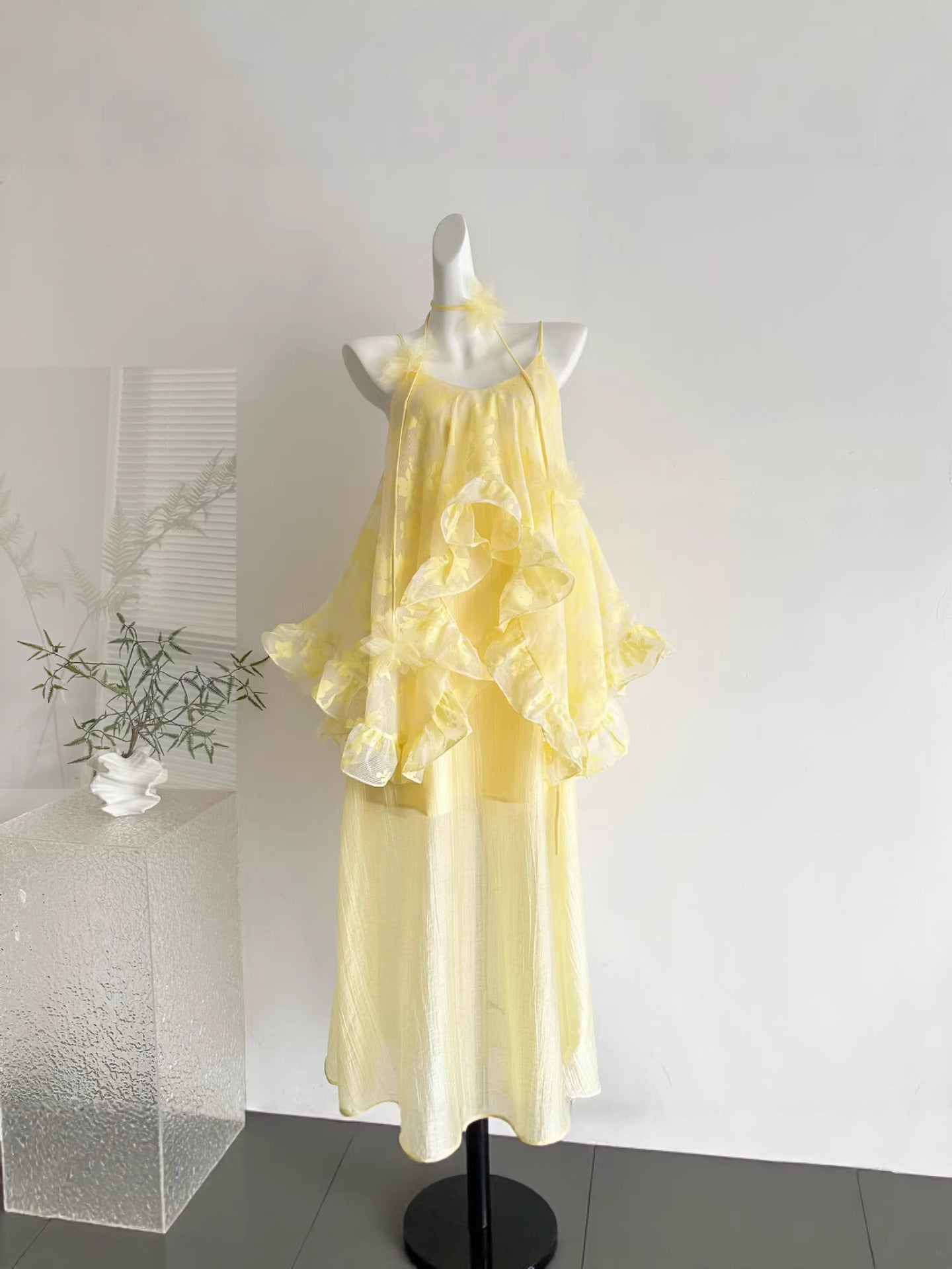 "Xinxing" French-Style Moonlight Spaghetti Strap Dress with Fairy-Like Ruffles and a Faux Two-Piece Design for Vacation