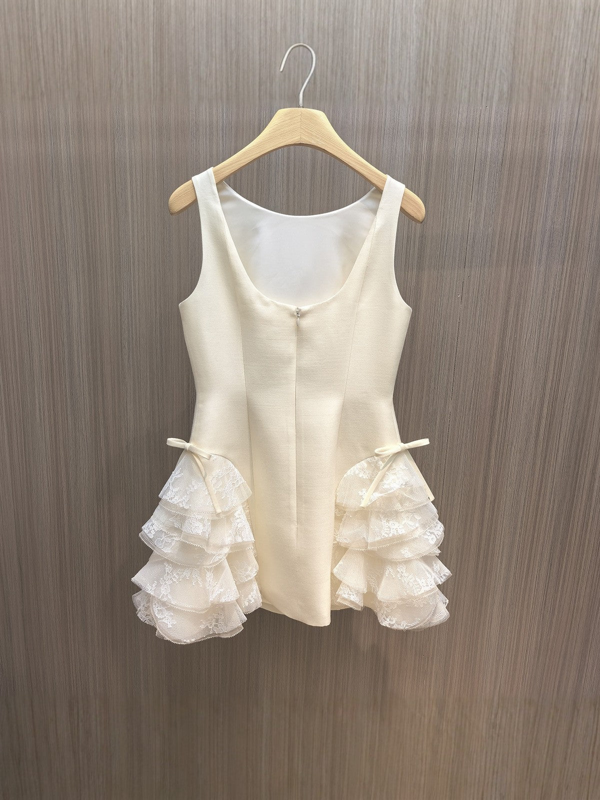 2026 Spring New Style Sleeveless Lace Patchwork Vest Dress for Women, White Slim-Fit Short Skirt with Ruffles and Bow Design
