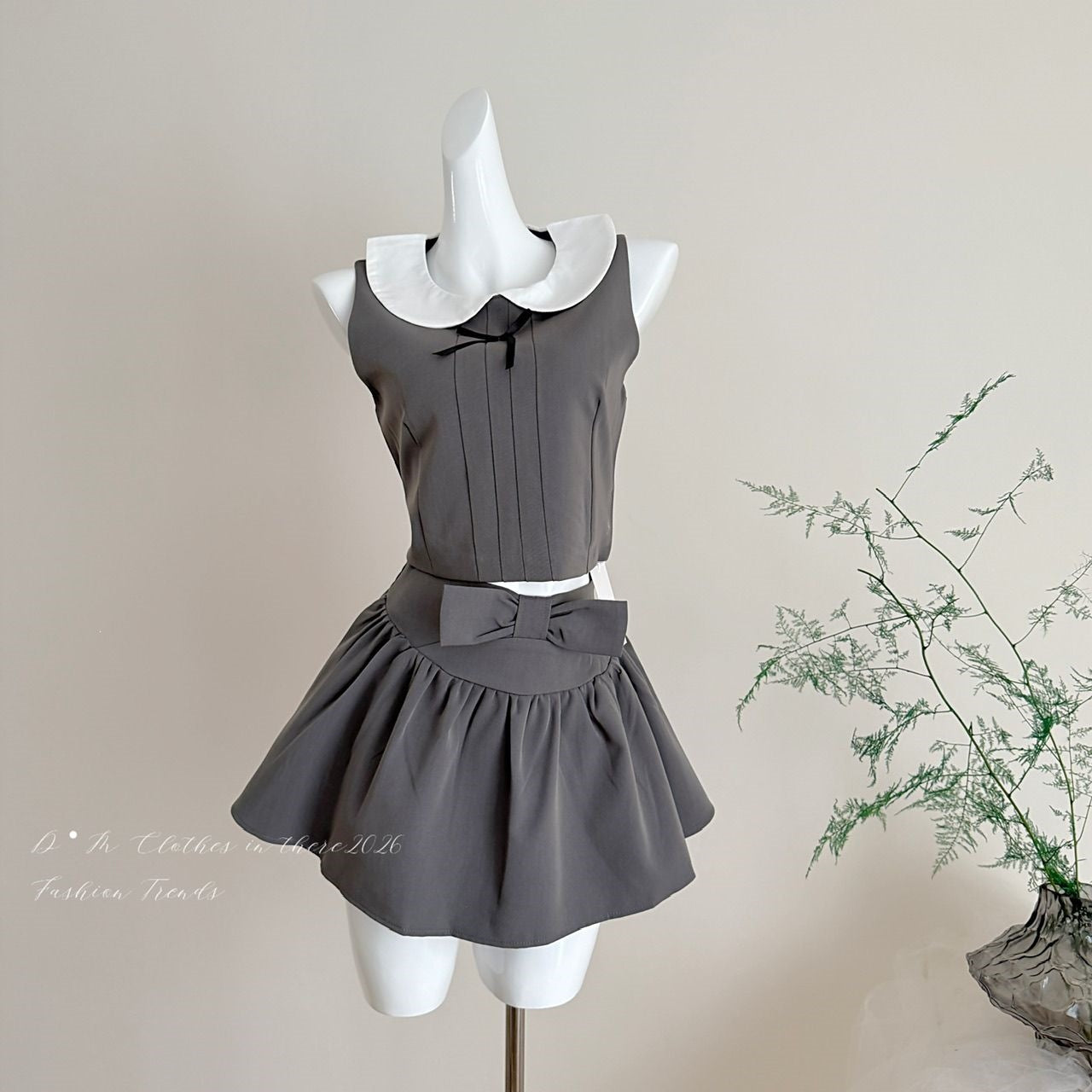 Fanfan Is Here! Korean Style Bowknot Doll Collar Sleeveless Top/Pleated Short Skirt Set for Women