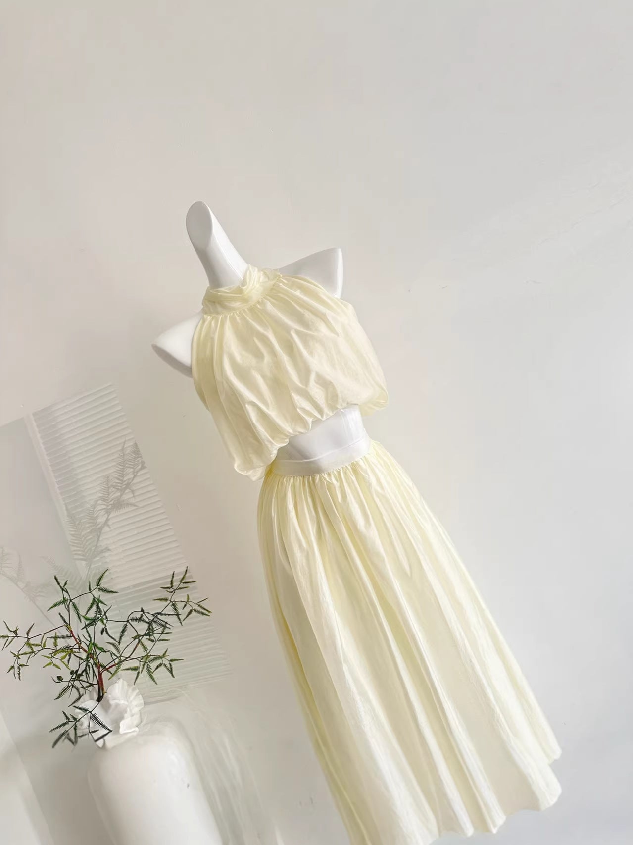 "Xinxing" Design-Inspired Pleated Sleeveless Top with High-Waisted Mesh A-Line Versatile Long Skirt White Set