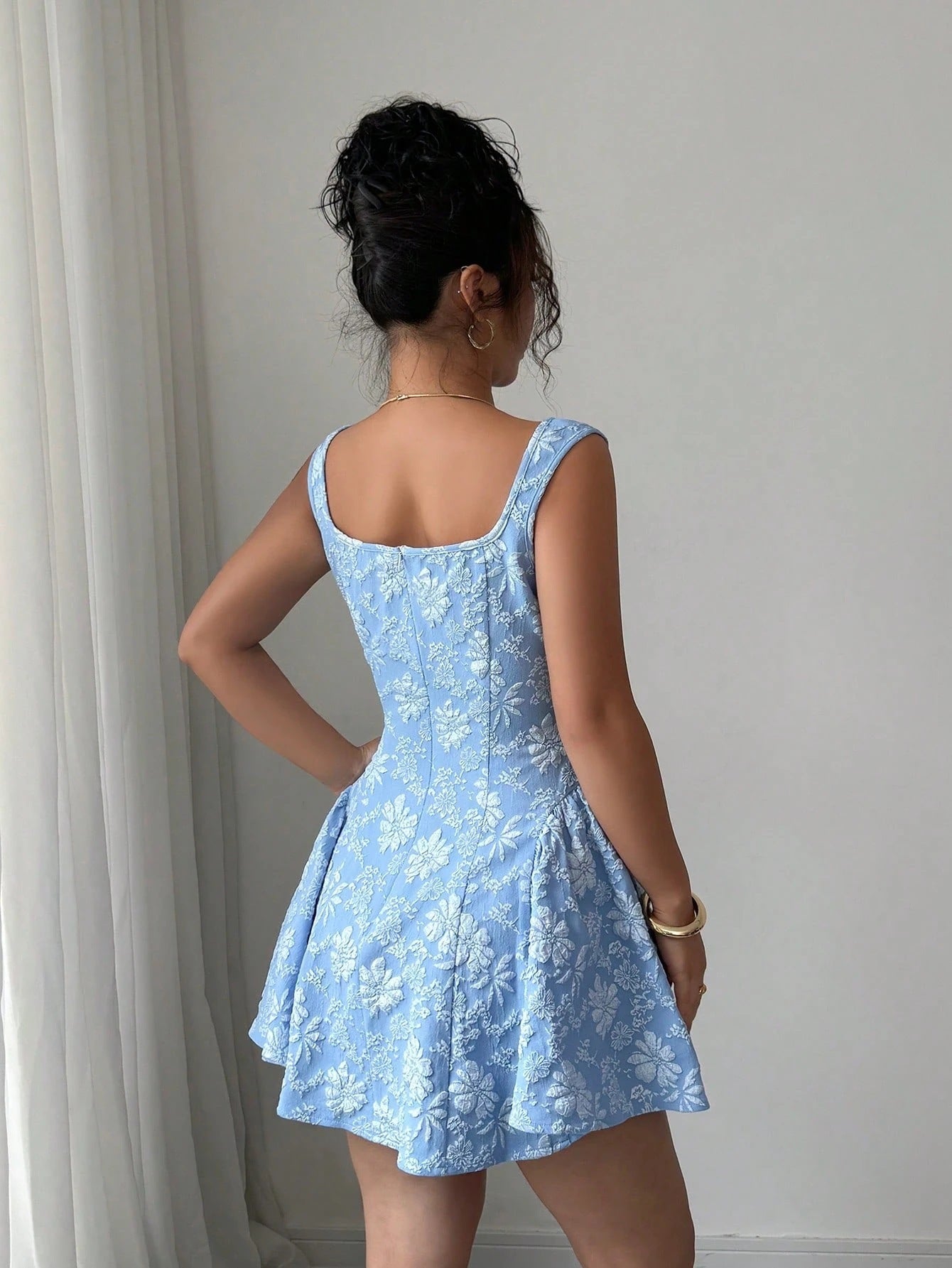 2026 European and American Cross-Border New Style Square-Neck Sleeveless Dress with a Large Hem and Waist-Cinching Design, Fashionable, Elegant, and Dignified