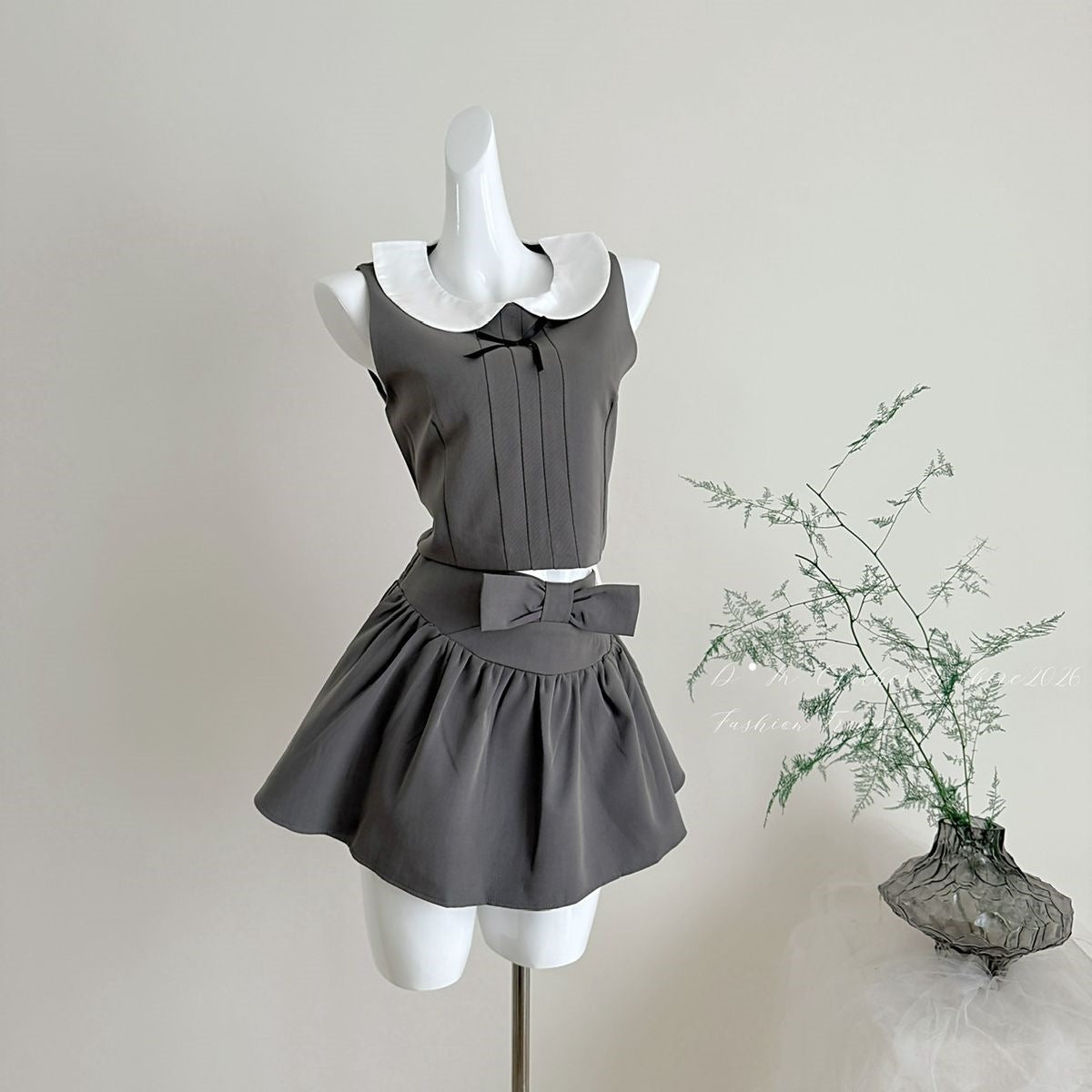 Fanfan Is Here! Korean Style Bowknot Doll Collar Sleeveless Top/Pleated Short Skirt Set for Women