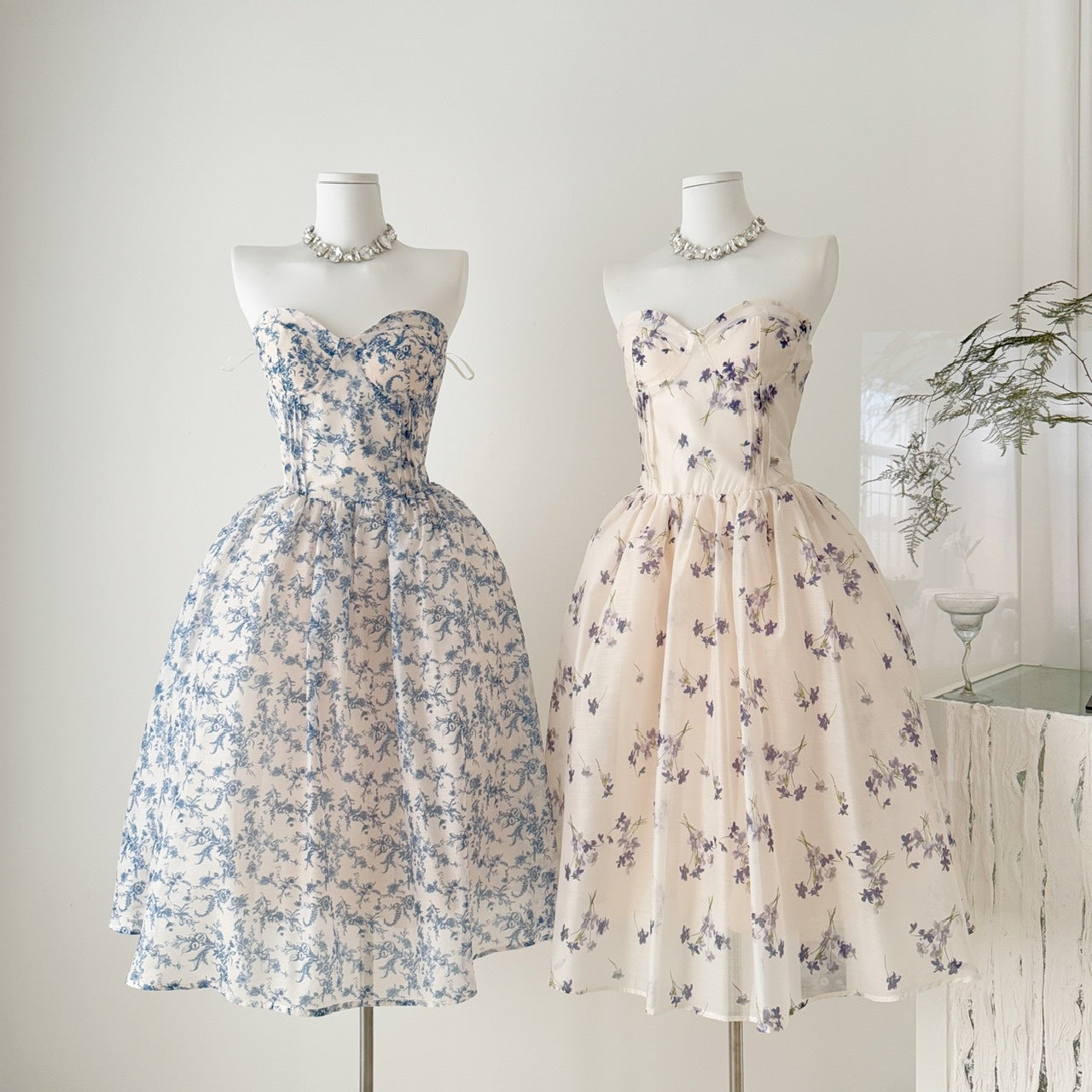 Blue and White Porcelain Tencel Heavy-Duty French Floral Print Strapless Dress with Fishbone Large Skirt and Chest Pads