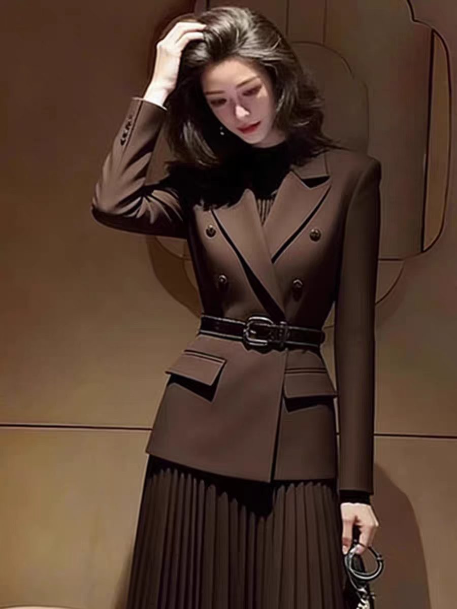 2026 Super Trendy Spring Outfit, a Complete Set of Professional Suits and Skirts with a Sophisticated and Elegant Look for Important Occasions and Commuting
