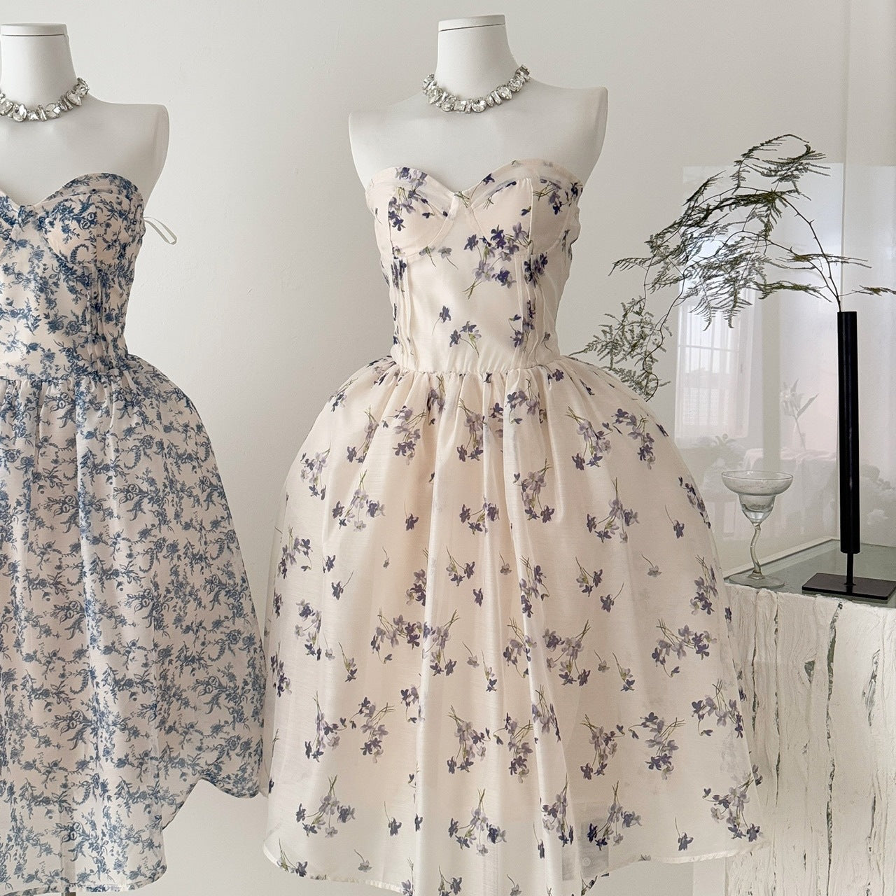 Blue and White Porcelain Tencel Heavy-Duty French Floral Print Strapless Dress with Fishbone Large Skirt and Chest Pads