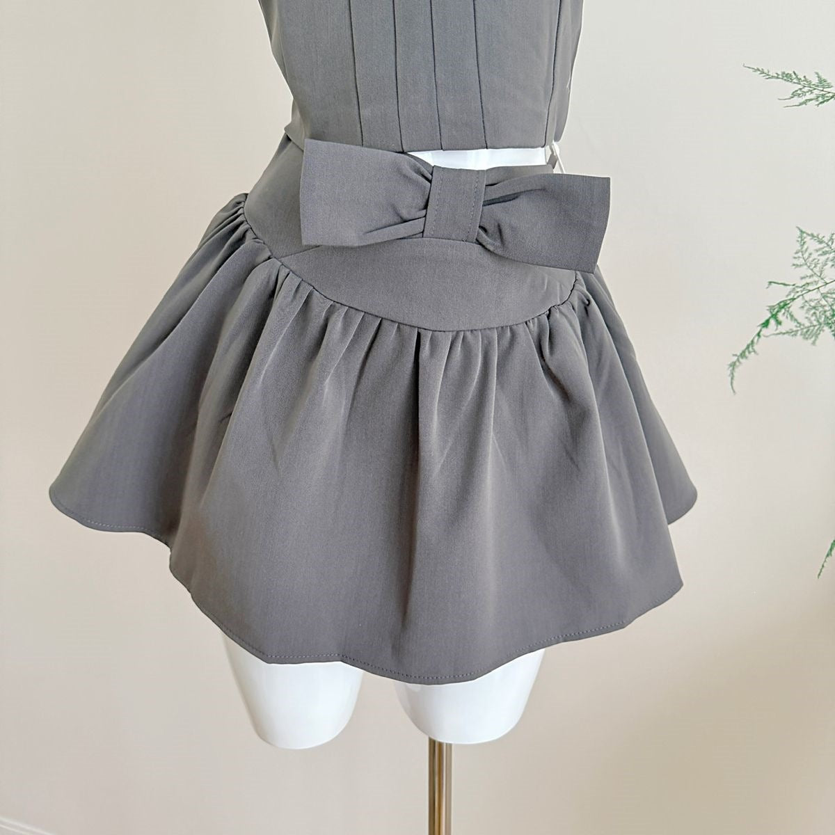 Fanfan Is Here! Korean Style Bowknot Doll Collar Sleeveless Top/Pleated Short Skirt Set for Women