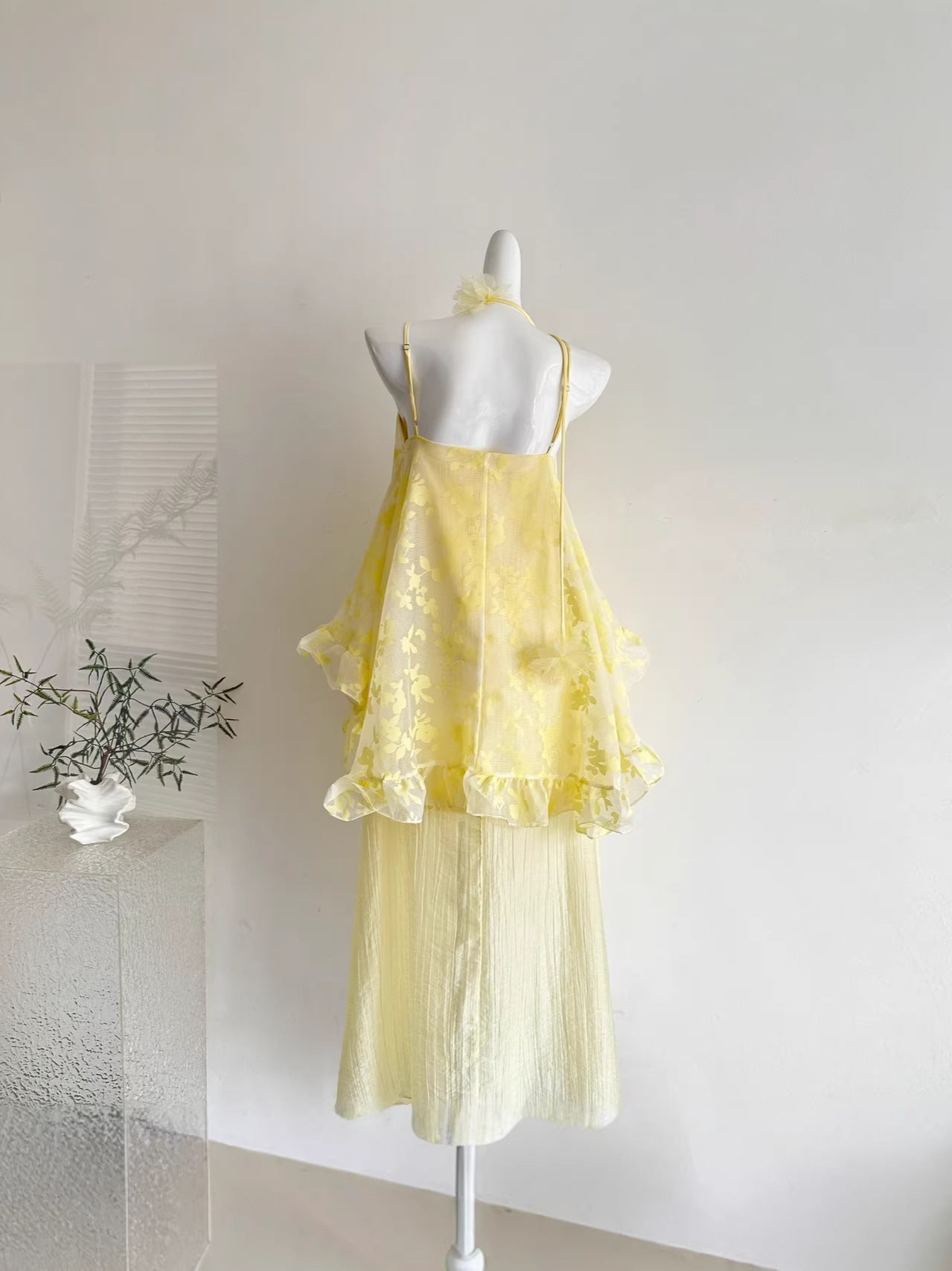 "Xinxing" French-Style Moonlight Spaghetti Strap Dress with Fairy-Like Ruffles and a Faux Two-Piece Design for Vacation