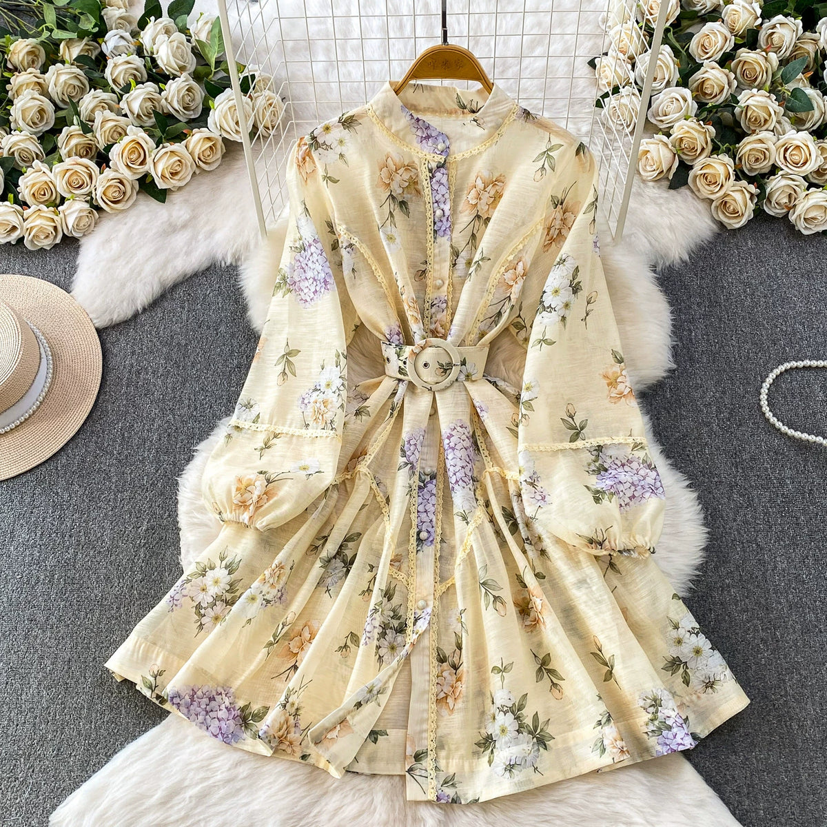 Resort-style niche ultra-feminine lace-trimmed printed stand-collar dress for women, spring and autumn, with pearl buttons, waist-cinching, slimming shirt dress