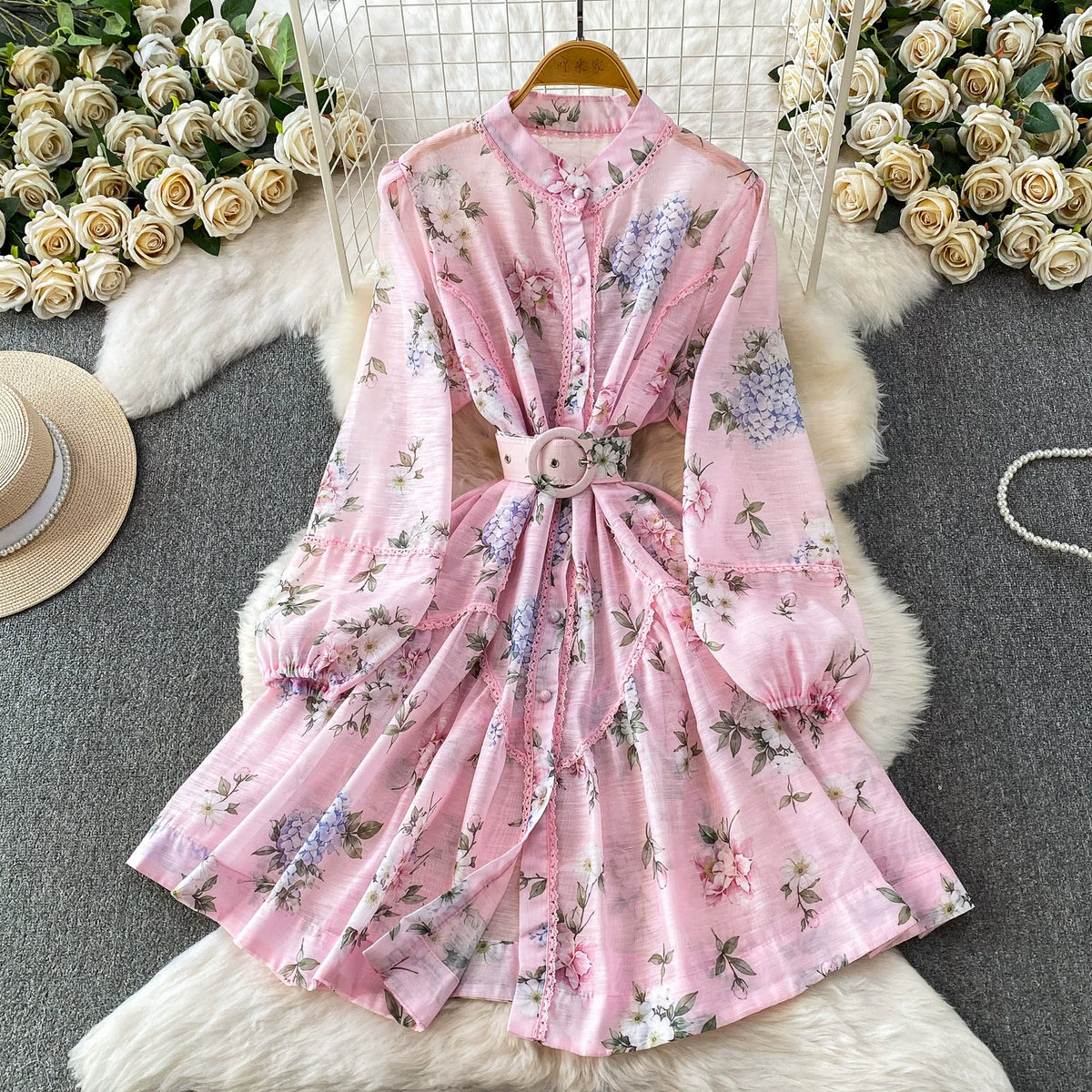 Resort-style niche ultra-feminine lace-trimmed printed stand-collar dress for women, spring and autumn, with pearl buttons, waist-cinching, slimming shirt dress