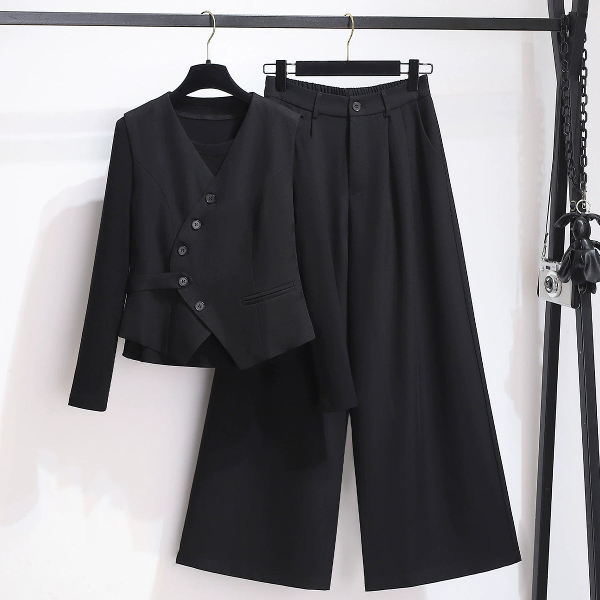 Gray Sleeveless Vest, Long-Sleeved T-Shirt, and Wide-Leg Pants Three-Piece Set