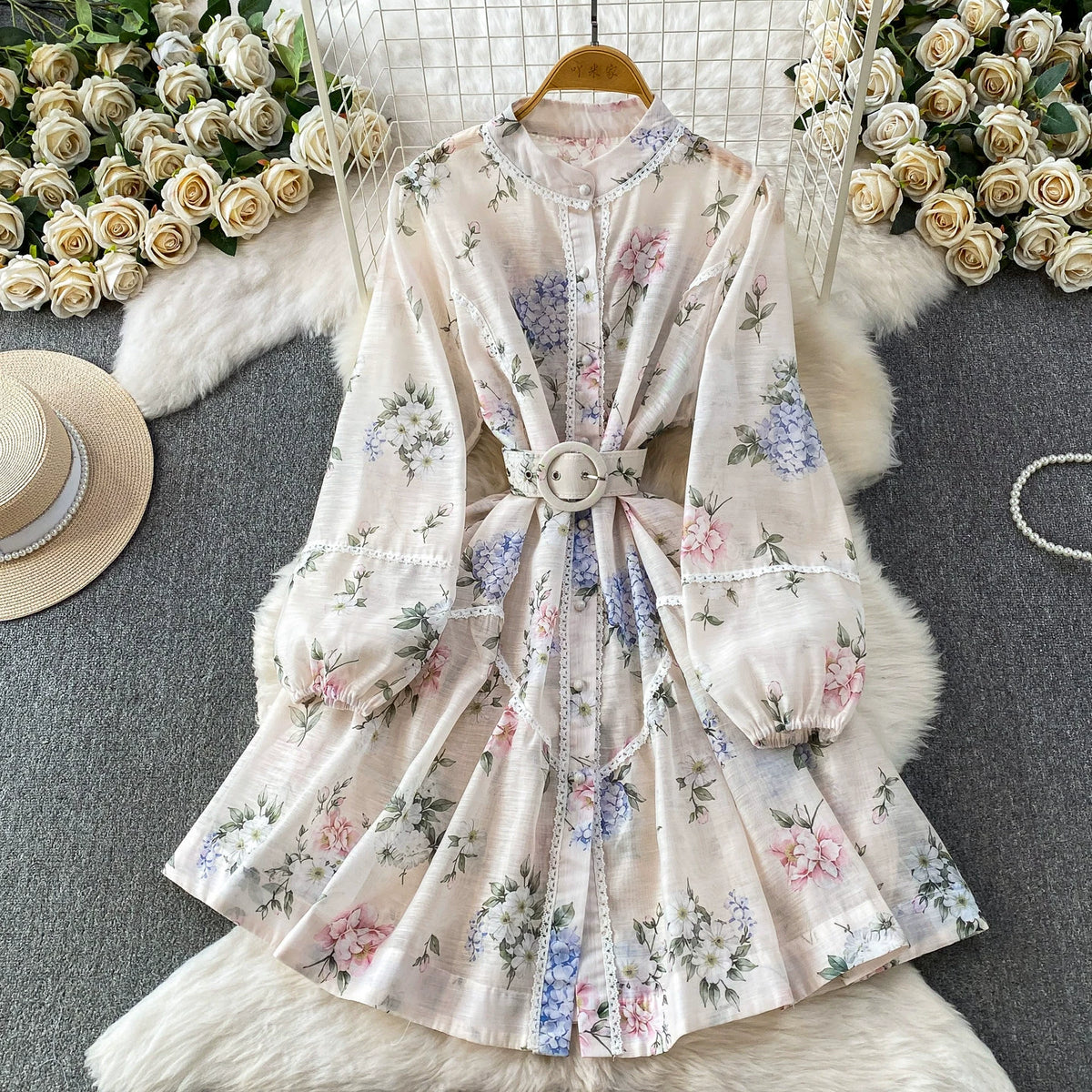 Resort-style niche ultra-feminine lace-trimmed printed stand-collar dress for women, spring and autumn, with pearl buttons, waist-cinching, slimming shirt dress