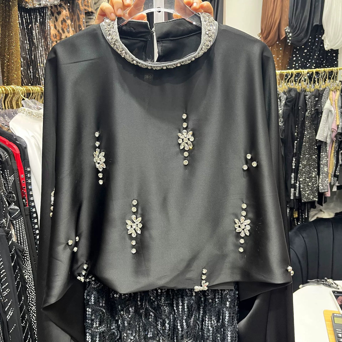 European and American Fashion Round-Neck Shirt Stylish Top + Sophisticated French Retro High-Waisted Slimming A-Line Fishtail Long Skirt
