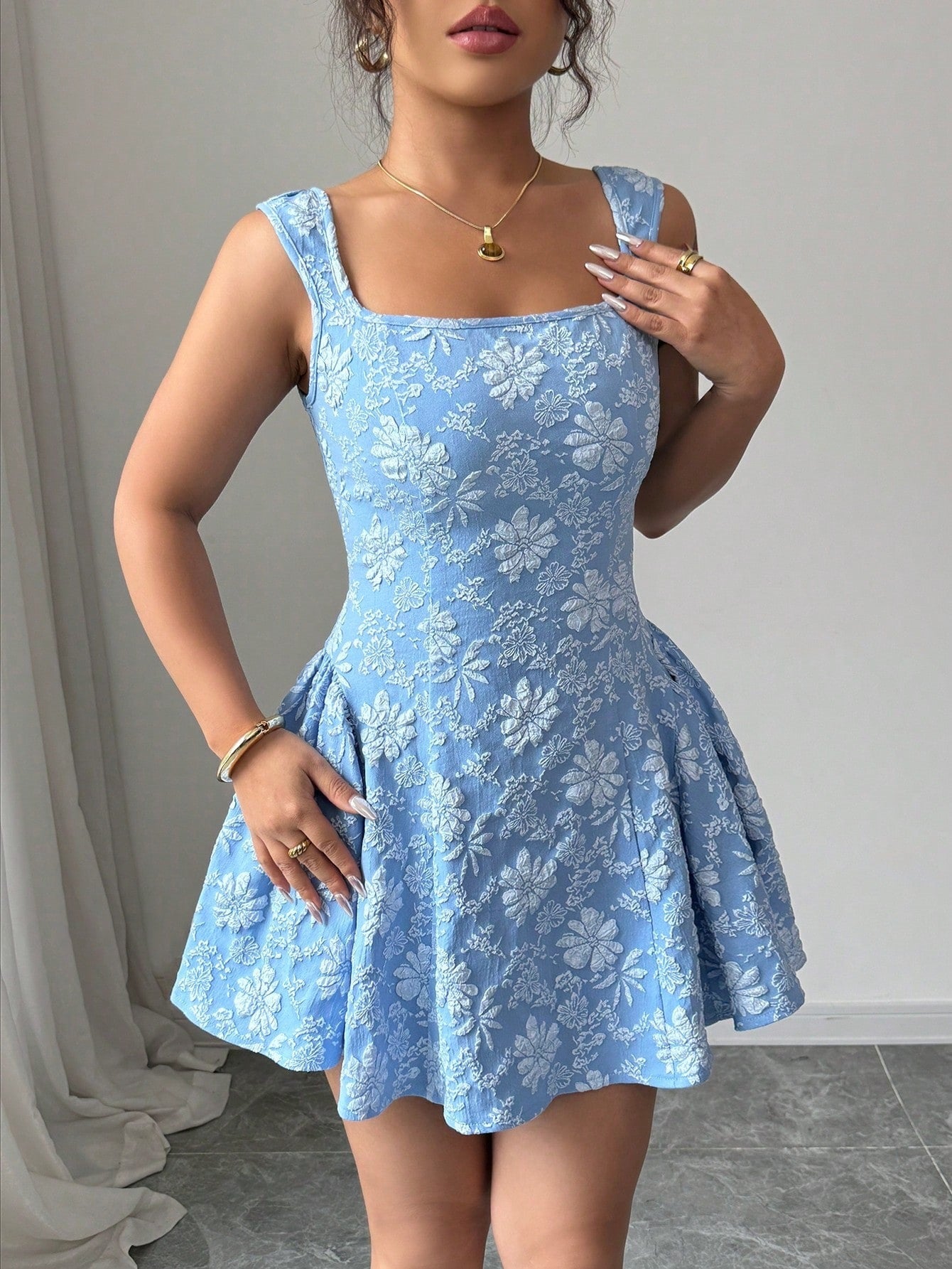 2026 European and American Cross-Border New Style Square-Neck Sleeveless Dress with a Large Hem and Waist-Cinching Design, Fashionable, Elegant, and Dignified