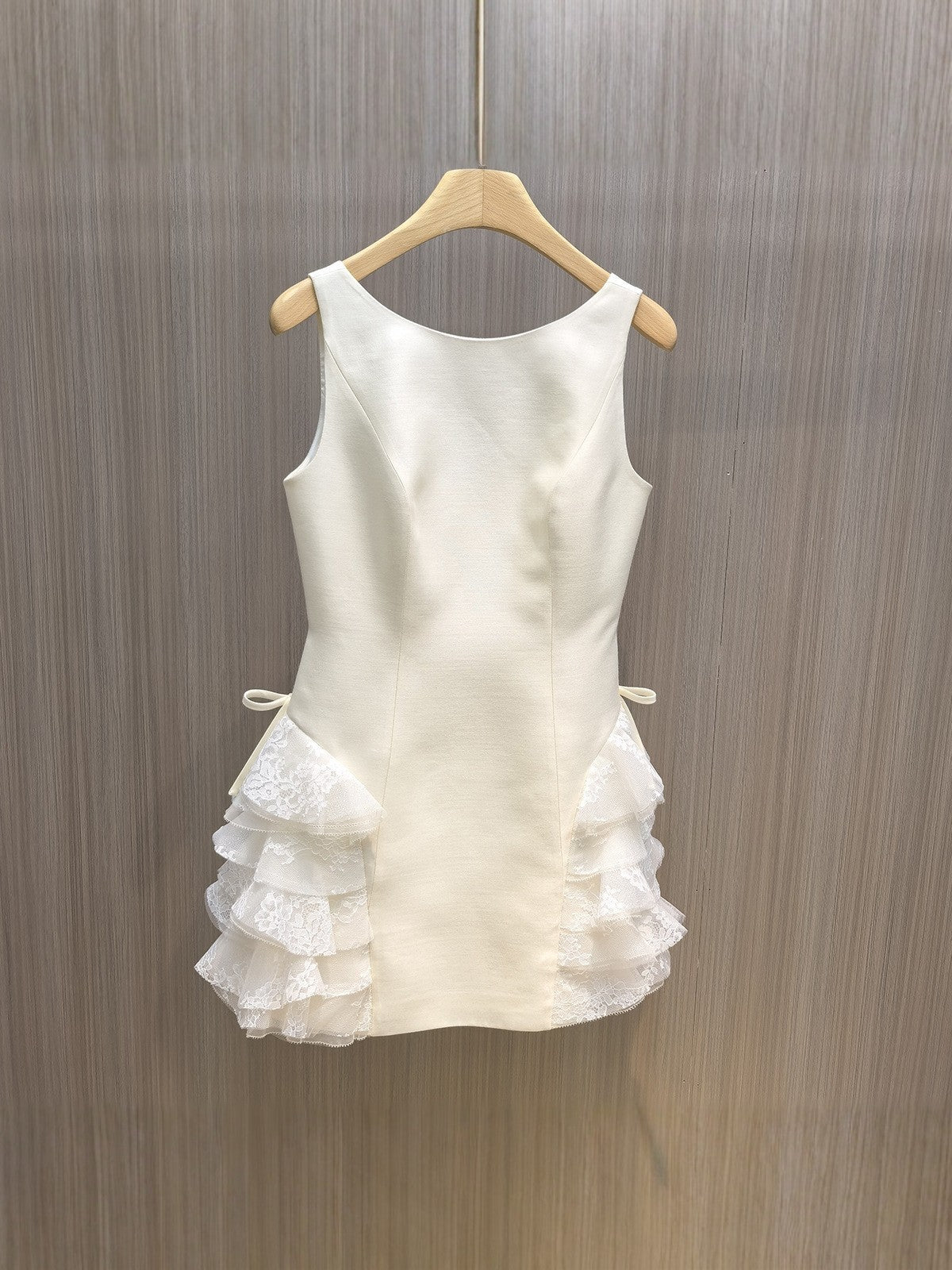 2026 Spring New Style Sleeveless Lace Patchwork Vest Dress for Women, White Slim-Fit Short Skirt with Ruffles and Bow Design