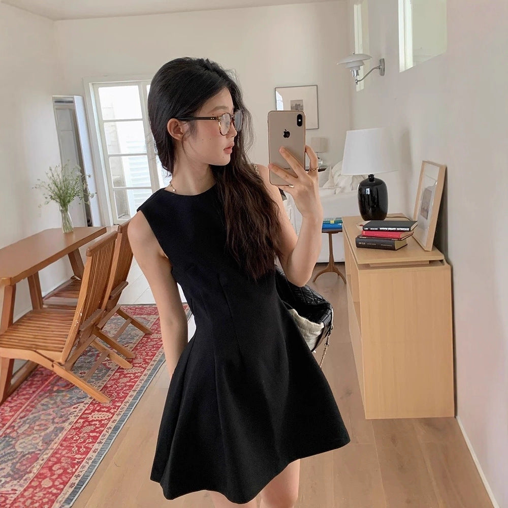 Elegant and Sophisticated Hepburn-Style Waist-Cinching Dress for Women, Sleeveless Tank Dress, A-Line Little Black Dress, Short