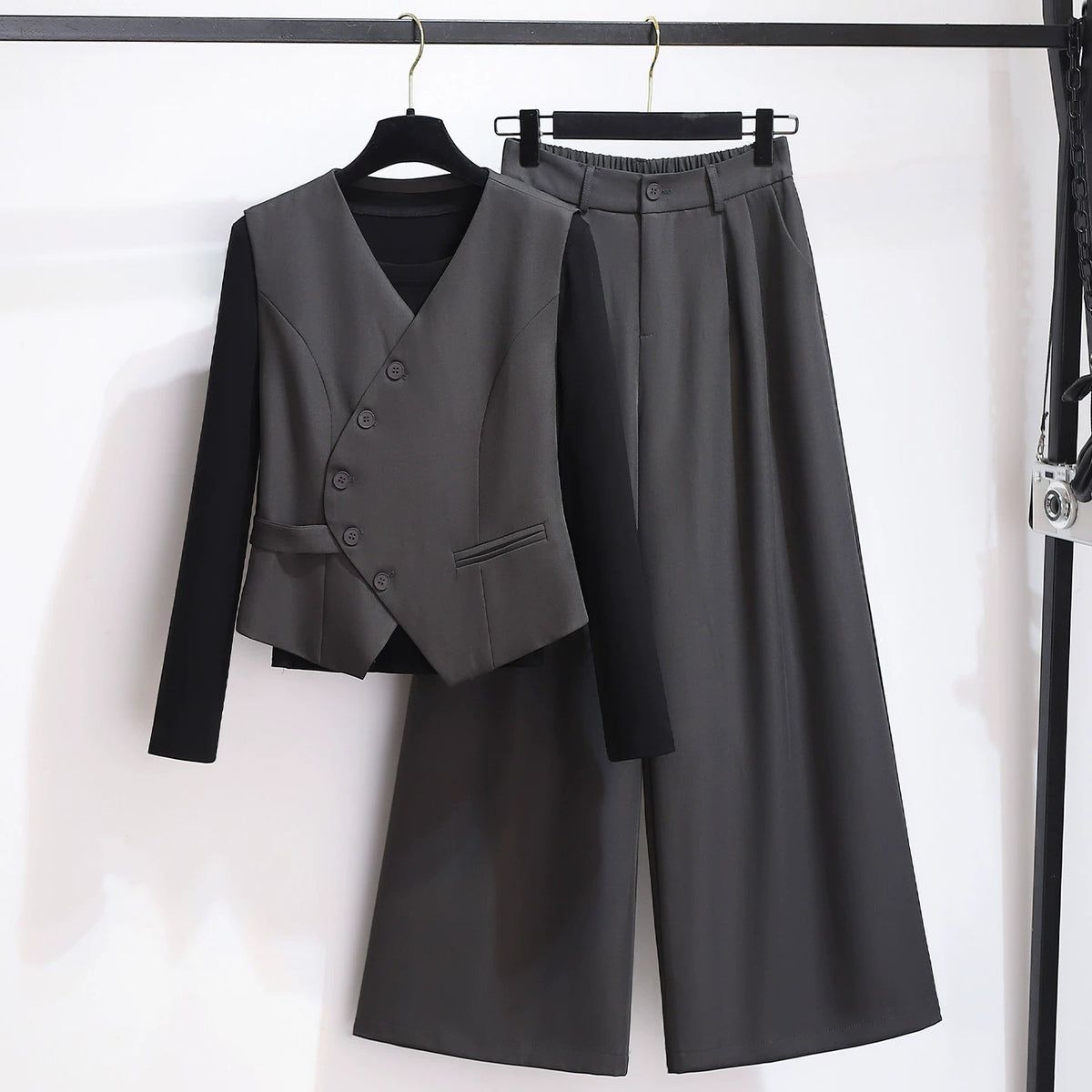 Gray Sleeveless Vest, Long-Sleeved T-Shirt, and Wide-Leg Pants Three-Piece Set