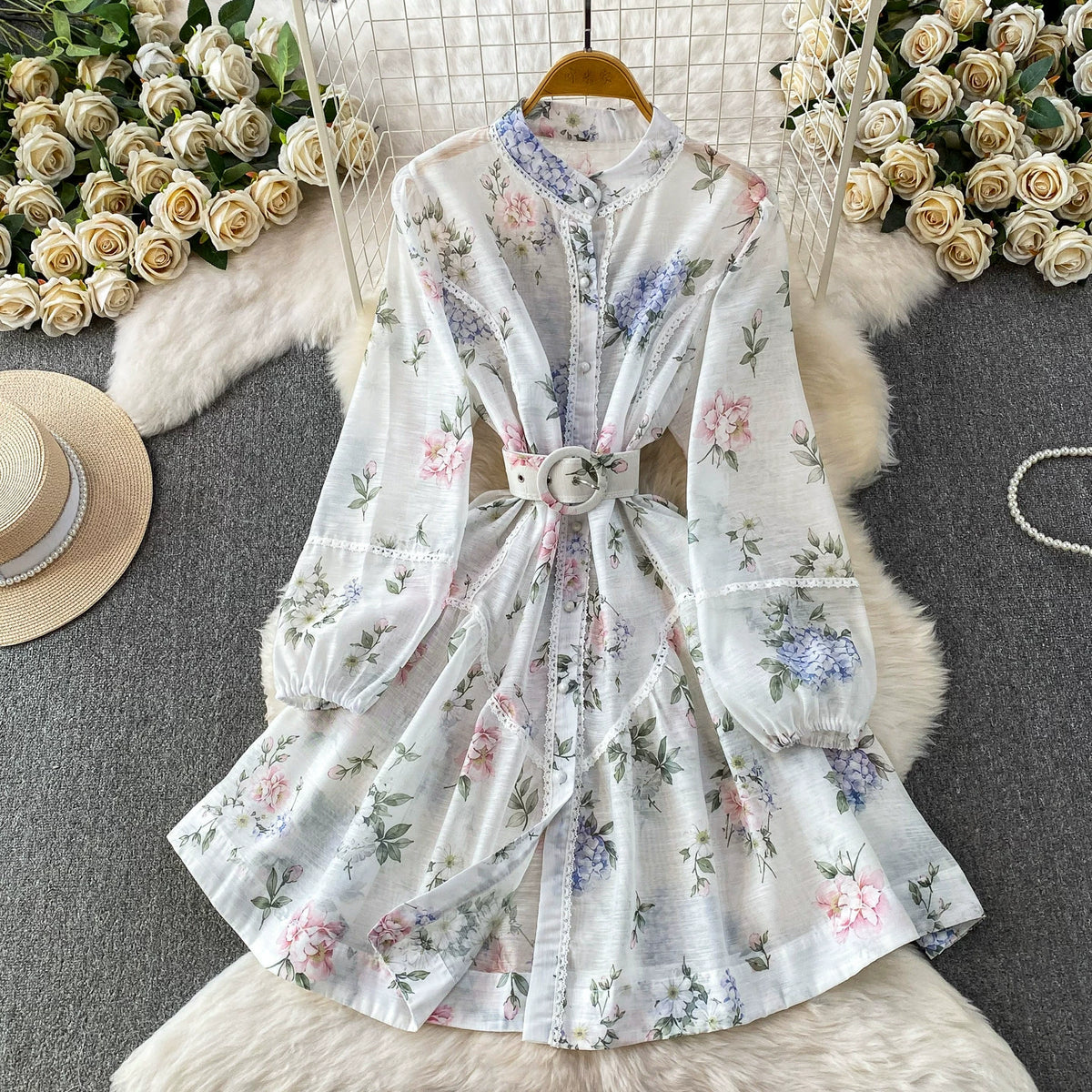 Resort-style niche ultra-feminine lace-trimmed printed stand-collar dress for women, spring and autumn, with pearl buttons, waist-cinching, slimming shirt dress