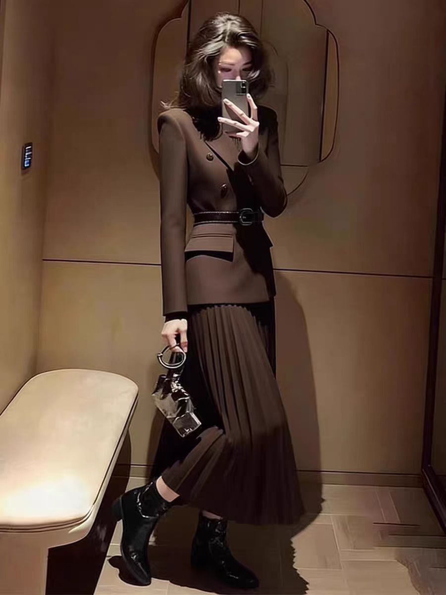 2026 Super Trendy Spring Outfit, a Complete Set of Professional Suits and Skirts with a Sophisticated and Elegant Look for Important Occasions and Commuting