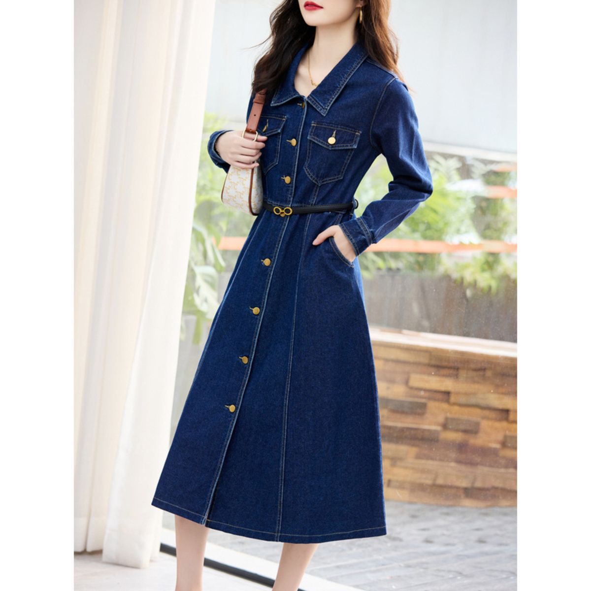 2026 Spring and Autumn New Women's Denim Dress with Turn-Down Collar, Vintage Commuter Style, Slimming Waist, and Pockets