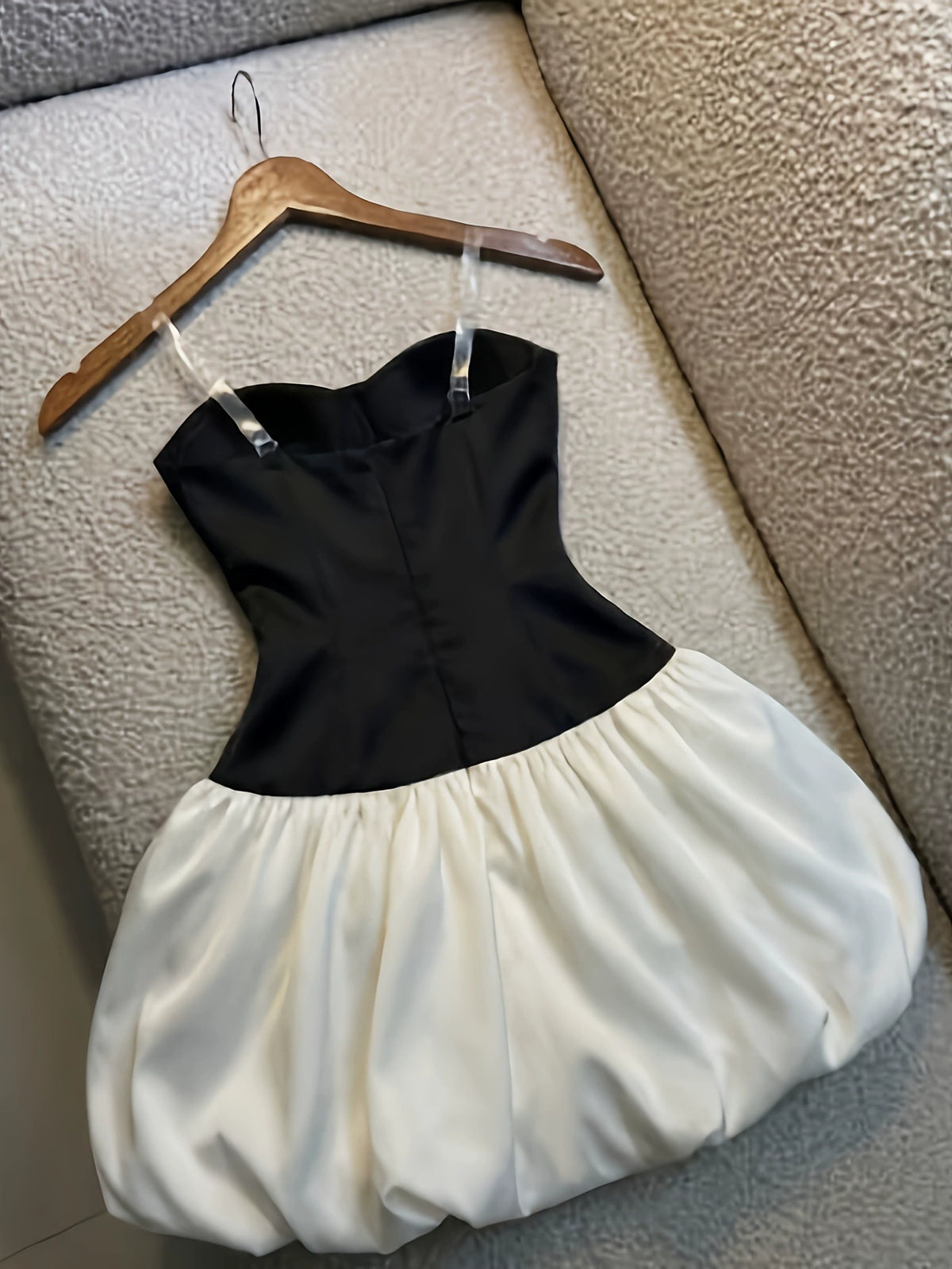 Spring and Summer Resort Style Tube Top Black and White Floral Dress for Women, Waist-Cinching Patchwork Puffy Skirt, Elegant Resort Dress